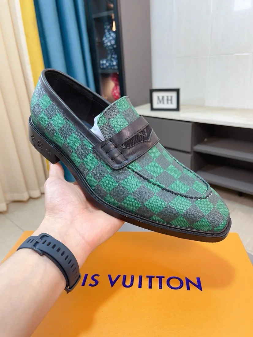 Ex-factory price 720🌹🌹High version [LV] Louis Vuitton's popular casual leather shoes🎖Fashionable and elegant🎖🎖Material: Original imported open-edge beaded cowhide, washed cowhide leather lining, original open-molded rubber outsole, high-end and classy, ​​elegant quality, instantly transforming into a handsome man ❤❤Standard\nNumber: 38-44